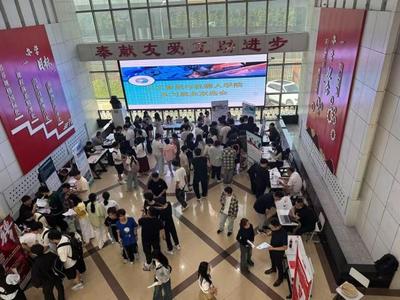 人工智能與機(jī)器人學(xué)院成功舉辦2025年實(shí)習(xí)就業(yè)雙選會(huì)，攜手電子與網(wǎng)絡(luò)科技企業(yè)共筑未來(lái)人才高地